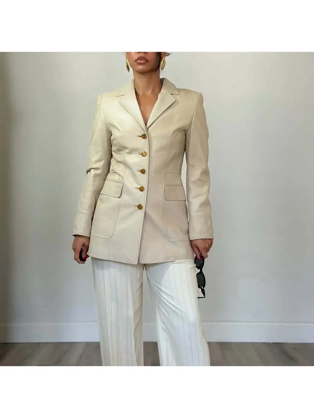 Escada - Picture 3 of 8